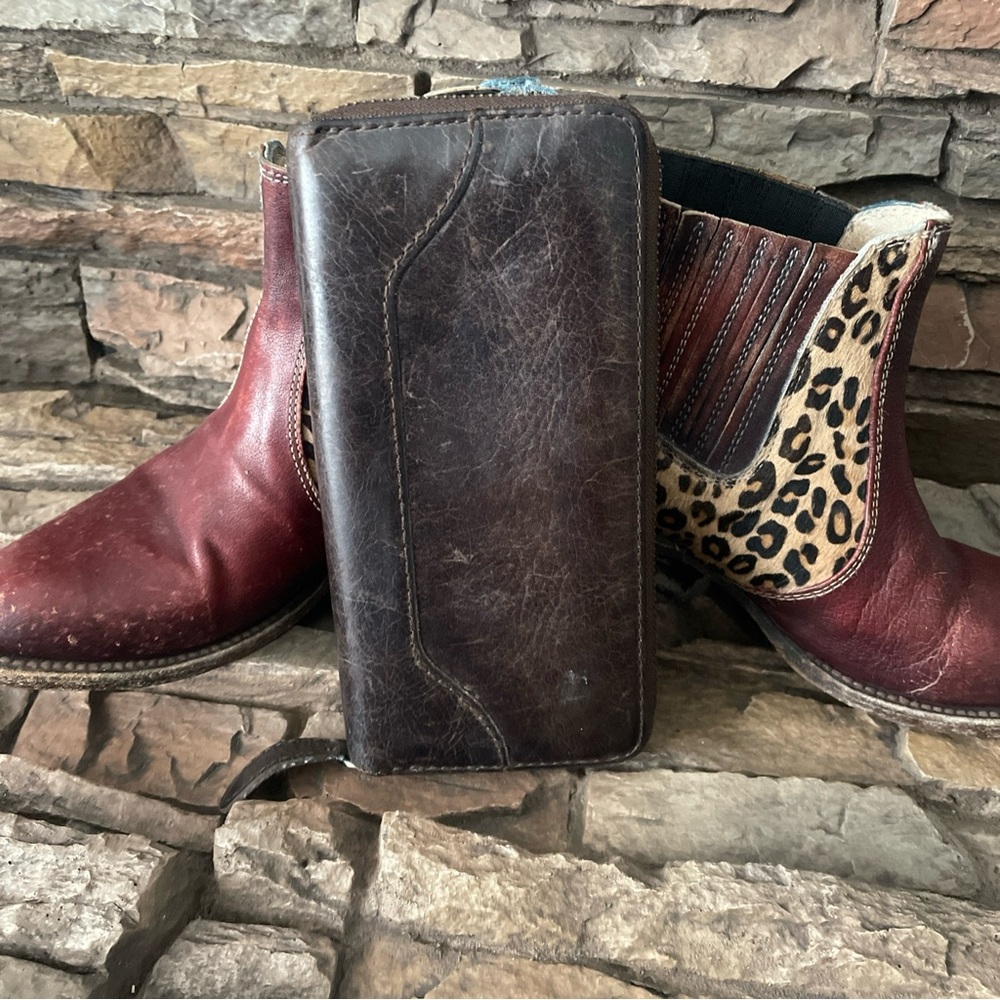 Frye Melissa Zip Around Wallet Distressed Leather -Dark Brown- $158 - Picture 15 of 15